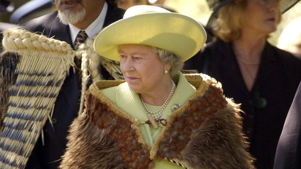 Η απάντηση της βασίλισσας Ελισάβετ στον εγγονό της Χάρι για τη χρήση του «royal» - Φωτογραφία 1