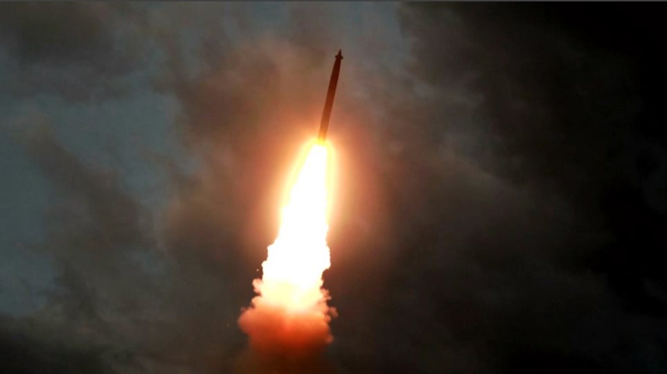 Βόρεια Κορέα: Προχώρησε στην εκτόξευση δύο πυραύλων άγνωστου τύπου - Φωτογραφία 1