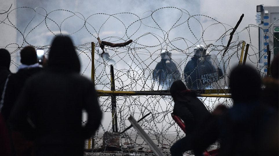 Μετανάστες στα σύνορα: Κόκκινος συναγερμός και νέα επεισόδια στον Έβρο - Φωτογραφία 1