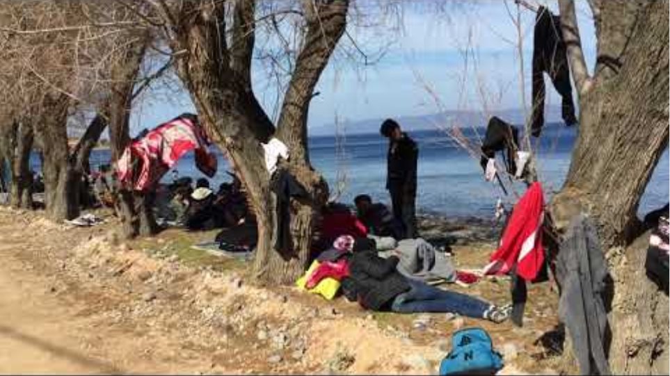 Βίντεο:Τουρκική ακταιωρό να καθοδηγεί βάρκα με μετανάστες προς τα ελληνικά νησιά! - Φωτογραφία 2