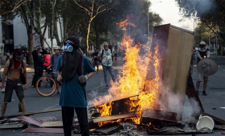 Χιλή: Διαδηλώσεις και βίαια επεισόδια στο Σαντιάγο - Φωτογραφία 3