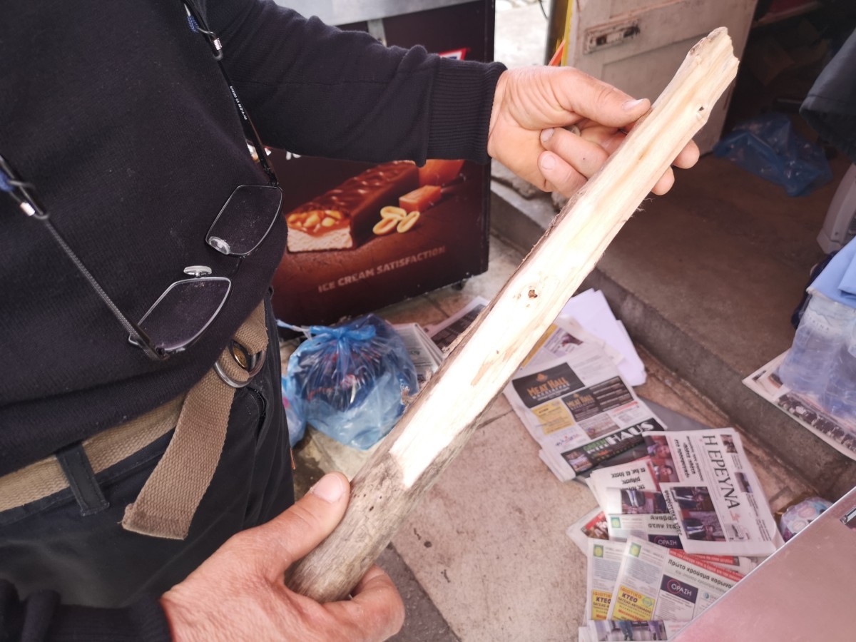 Τρίκαλα: εκπαιδευτικός έπαιξε ξύλο με περιπτερά - Φωτογραφία 1