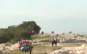 Καθαρά Δευτέρα: «Άδειος» ο λόφος Φιλοπάππου, λόγω κορωνοϊού - Δείτε τις φωτογραφίες - Φωτογραφία 1