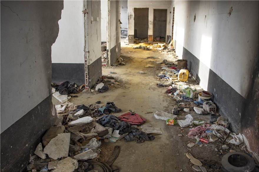 Έβρος: Αδιάβροχα, παπούτσια και λάβαρα ομάδων αφήνουν πίσω τους οι μετανάστες - φωτος - Φωτογραφία 4