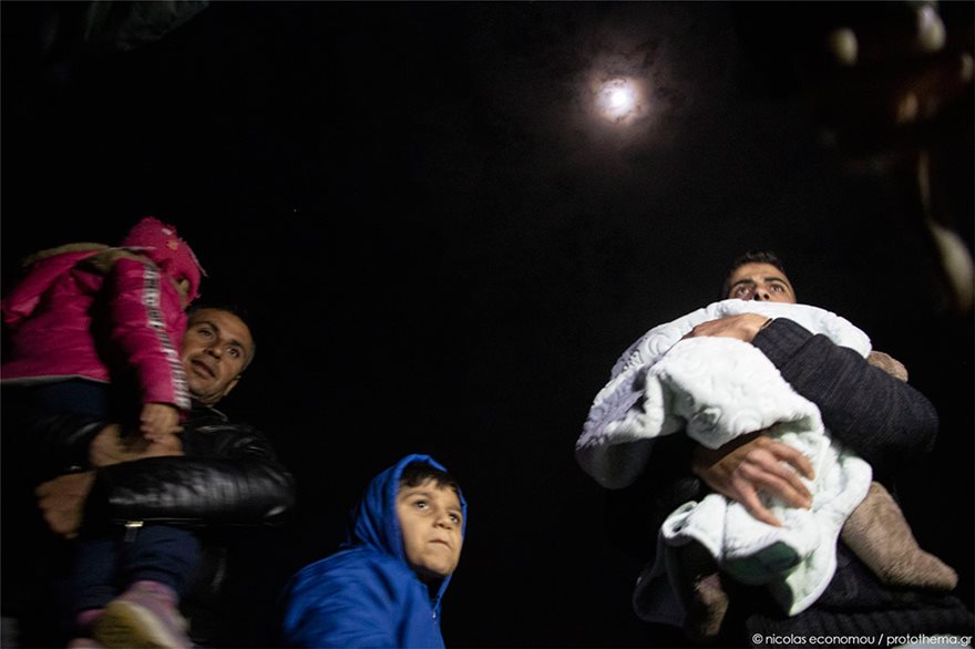 Μεταναστευτικό - ανθρώπινες ιστορίες: Σύροι πρόσφυγες πέρασαν τα νερά του Έβρου, αναζητώντας τ’ όνειρο - Φωτογραφία 10
