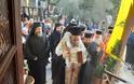 Πλήθος πιστών στην υποδοχή Τιμίας Κάρας του Αγίου Βησσαρίωνος στο χωριό Δούσικο