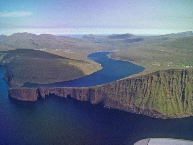 Sørvágsvatn: Μια λίμνη πάνω από τον ωκεανό. - Φωτογραφία 6