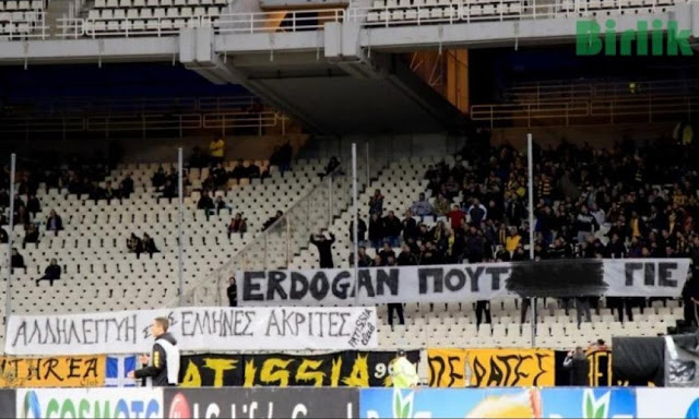Ενοχλήθηκε η Άγκυρα με πανό των οπαδών της ΑΕΚ: «Π.... ΓΙΕ Ερντογάν» - Φωτογραφία 1