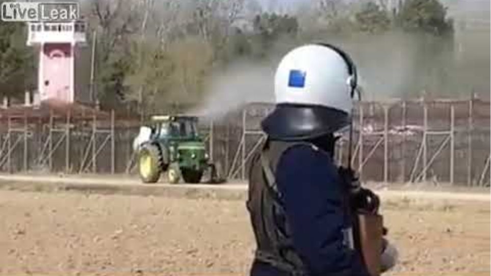 Έβρος - Σύνορα: Αγρότης πήρε το τρακτέρ του και... πότισε τον φράχτη - Φωτογραφία 2