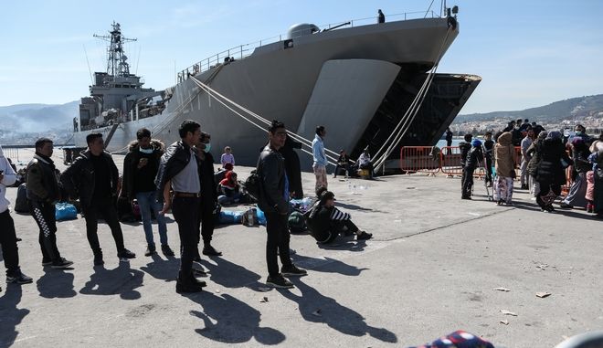 Εν μέσω κρίσης κορωνοϊού μεταφέρουν τους παράνομους μετανάστες στην ενδοχώρα - Δηλώσεις Ν.Μηταράκη - Φωτογραφία 1