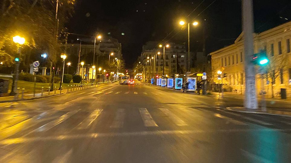 Σάββατο βράδυ: Πόλη-φάντασμα η Αθήνα - Φωτογραφία 1