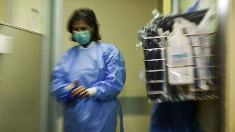 Κορωνοϊός: Στις 9 ώρα χειροκροτούμε γιατρούς και νοσηλευτές από τα μπαλκόνια μας - Φωτογραφία 1