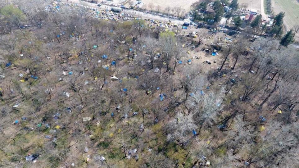 Έβρος: Μετανάστες αποψιλώνουν το παρόχθιο δάσος - φωτος - Φωτογραφία 1