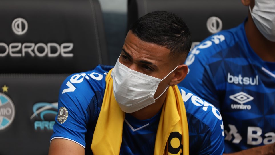 Βραζιλία : Με… μάσκες οι παίκτες της Γκρέμιο σε ένδειξη διαμαρτυρίας - Φωτογραφία 1