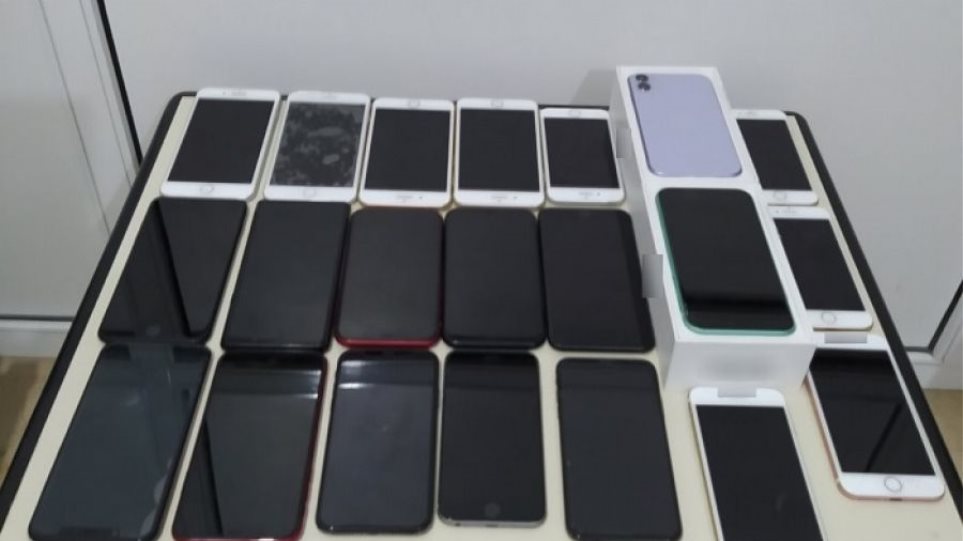 Ανήλικοι έκλεψαν 22 πανάκριβα κινητά από μαγαζί - Φωτογραφία 1
