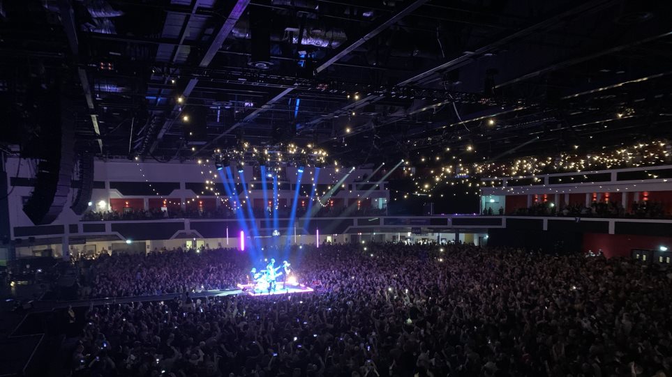 Η συναυλία των Stereophonics με τους χιλιάδες φαν προκάλεσε οργή στο Twitter - Φωτογραφία 1