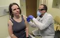 ΗΠΑ: Το πρώτο πειραματικό εμβόλιο κατά του κορωνοϊού είναι γεγονός - Δοκιμάστηκε σε 43χρονη εθελόντρια