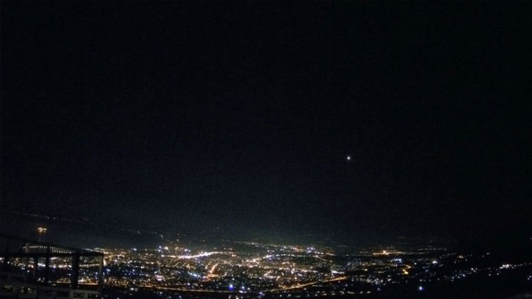 Ασυνήθιστο φωτεινό αντικείμενο στον ουρανό αναστάτωσε την Κοζάνη - Φωτογραφία 1