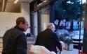Σάλος με τον Ευρωβουλευτή του ΣΥΡΙΖΑ Δημήτρη Παπαδημούλη, τα 3 καρότσια ψώνια και τον αστυνομικό συνοδό να τα σπρώχνει (ΦΩΤΟ) - Φωτογραφία 4
