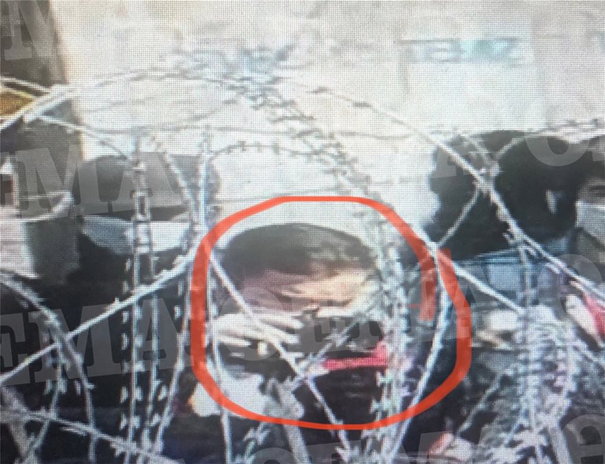 Μετανάστες στον Έβρο βιντεοσκοπούν τις κινήσεις Ελλήνων αστυνομικών και στρατιωτών - Φωτογραφία 2