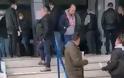 Απίστευτος συνωστισμός στο Γ' Τελωνείο Πειραιά (βίντεο) - Φωτογραφία 4