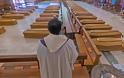 Ιταλία: Εκκλησία γεμάτη φέρετρα στο Μπέργκαμο - Συγκλονιστικές Φωτος - Φωτογραφία 1