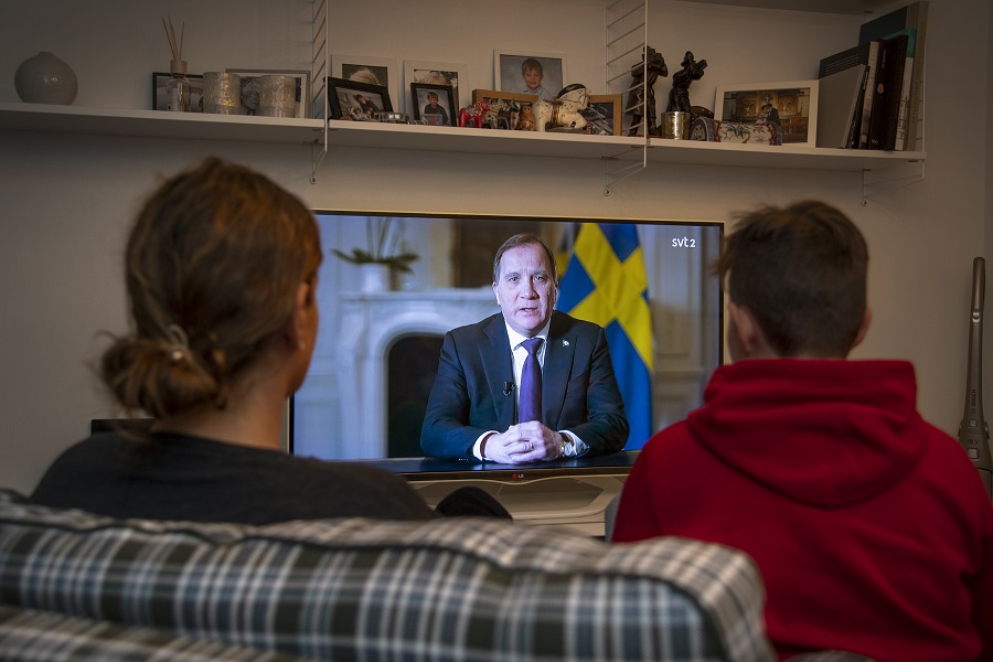 Κορωνοϊός: Η Σουηδία αλλάζει στάση μετά τα αυξημένα κρούσματα -Απαγορεύει δημόσιες συγκεντρώσεις άνω των 50 ατόμων - Φωτογραφία 1
