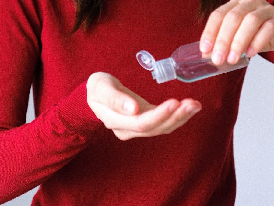 Γιατί πρέπει να χρησιμοποιείς αντισηπτικό gel και όχι σκέτο οινόπνευμα για την απολύμανση των χεριών; - Φωτογραφία 1