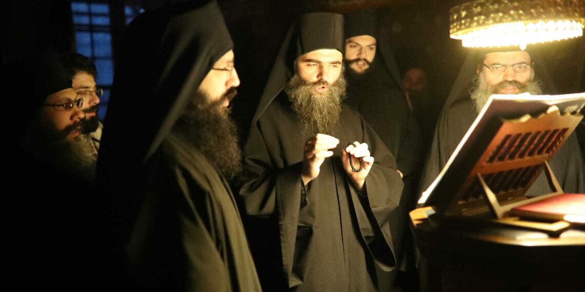 They prayed for health around the globe on Mount Athos (video) - Φωτογραφία 1
