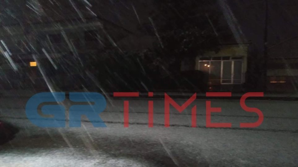 Κακοκαιρία: Χιονίζει στην Αλεξάνδρεια Ημαθίας και στο νομό Λάρισας - Φωτογραφία 1