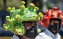 Αστυνομικοί στην Ινδία ντύνονται σαν τον ιό και επιβάλλουν την τήρηση της καραντίνας - Φωτογραφία 1