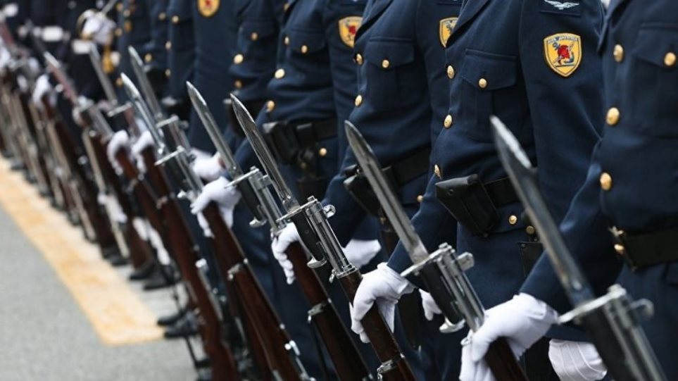 Κορωνοϊός: Τις Ένοπλες Δυνάμεις ρίχνει στη «μάχη» η κυβέρνηση - Φωτογραφία 1