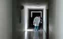 Κορωνοϊός: Προβληματισμός για τον θάνατο 52χρονου – «'Υπουλο νόσημα» λέει ο καθηγητής Γιαμαρέλλος