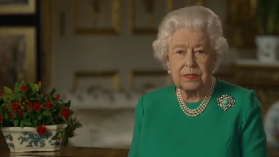ΒΙΝΤΕΟ.Βασίλισσα Ελισάβετ: Θα πετύχουμε, θα είμαστε και πάλι με οικογένειες και φίλους - Φωτογραφία 1