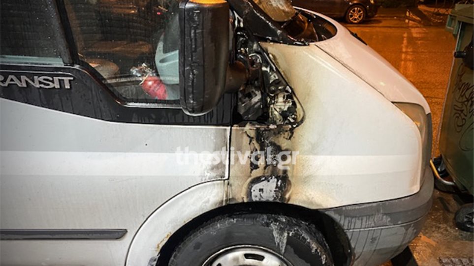 Εμπρηστική επίθεση σε οχήματα εταιριών courier - Φωτογραφία 1