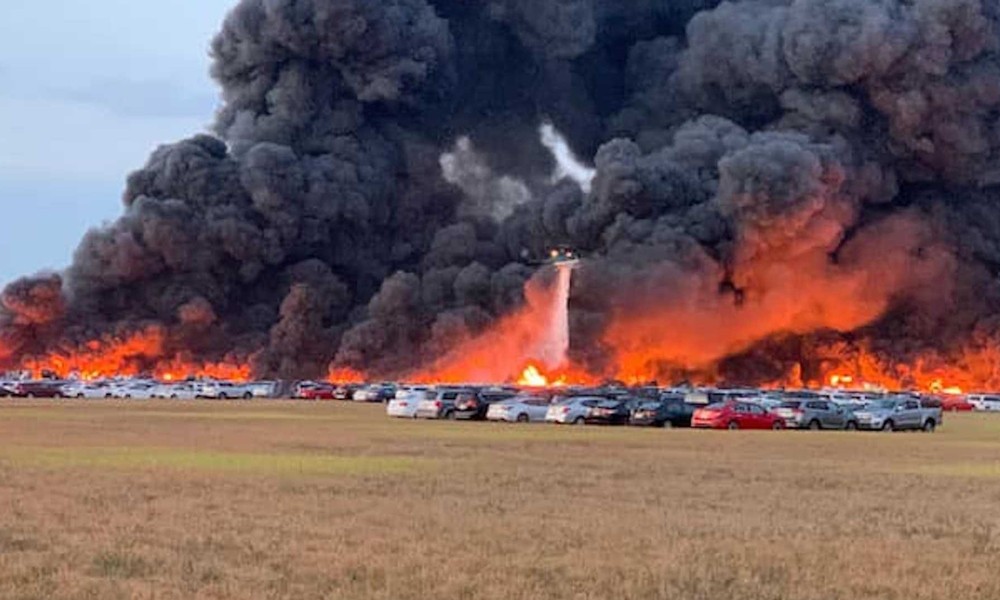 Πυρκαγιά καταστρέφει 3.500 αυτοκίνητα - Φωτογραφία 3