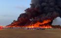 Πυρκαγιά καταστρέφει 3.500 αυτοκίνητα