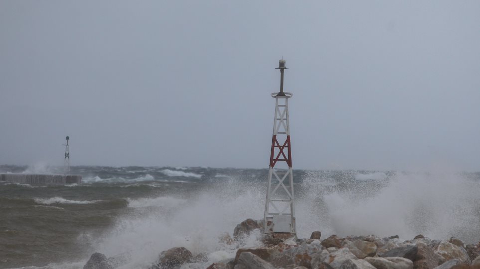 «Σάρωσαν» οι άνεμοι: Ριπές 135 χλμ/ώρα στην Κάρυστο, 126 χλμ/ώρα στην Πεντέλη - Φωτογραφία 1