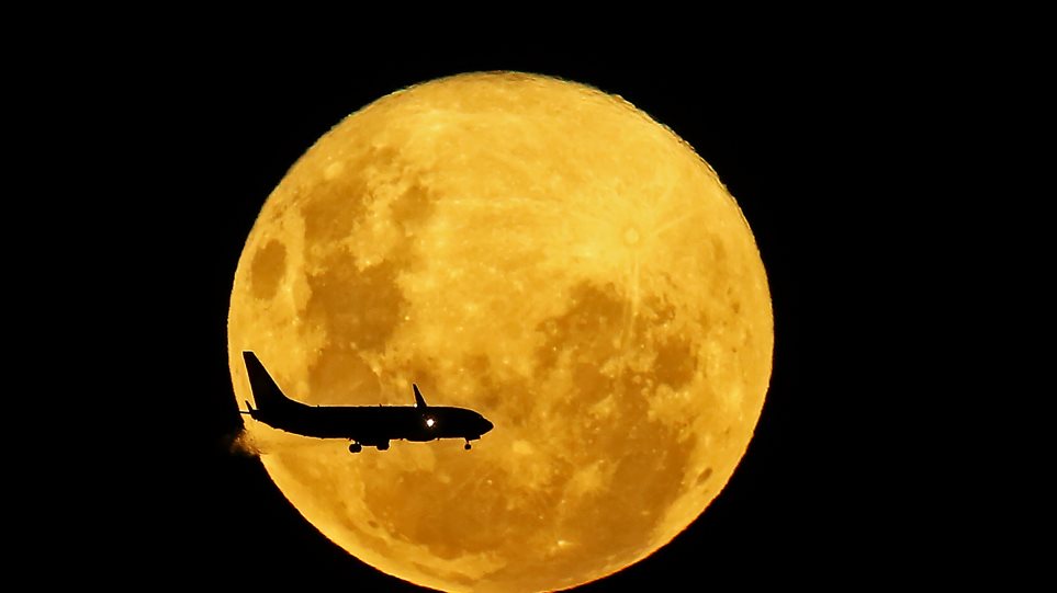 Ροζ υπερπανσέληνος: Το μεγαλύτερο φεγγάρι του 2020 - Φωτογραφία 1