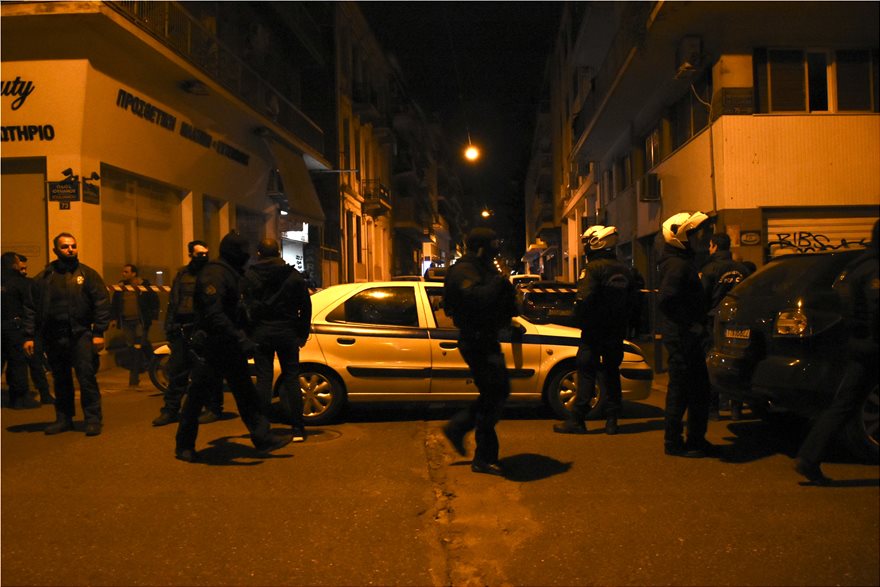 Αθήνα: Ένοπλος ταμπουρώθηκε σε διαμέρισμα - Φωτογραφία 6