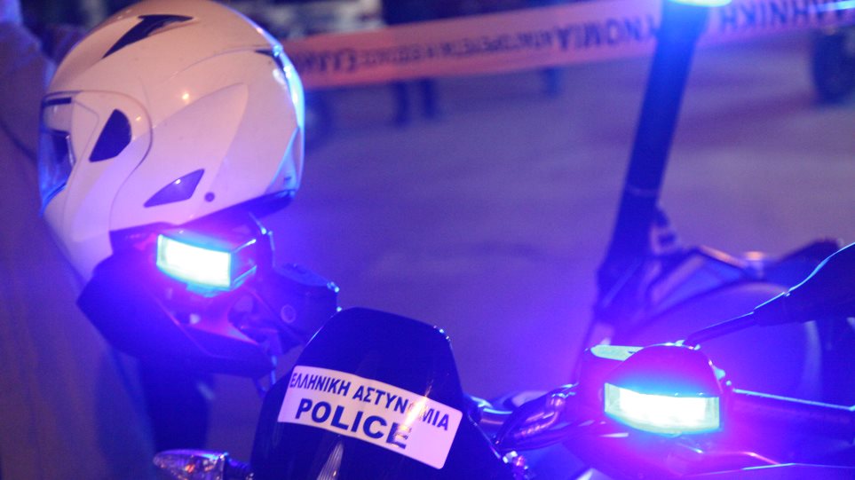 24χρονος οδηγός συγκρούστηκε με ΙΧ και εμβόλισε μοτοσικλέτα αστυνομικού - Φωτογραφία 1