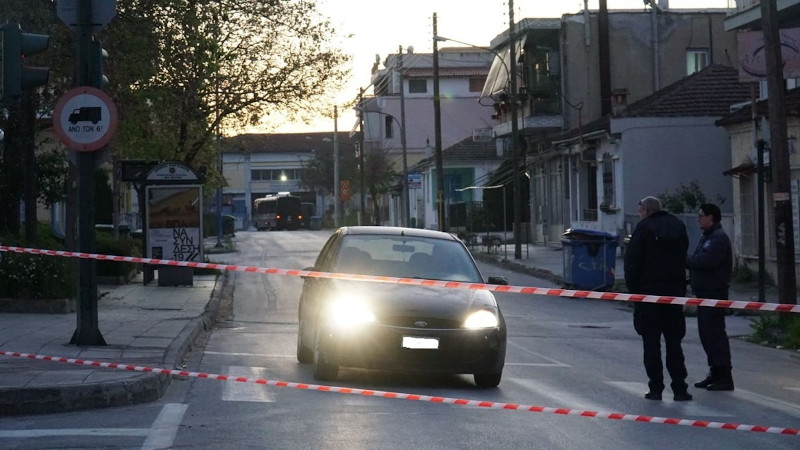 Κορωνοϊός: Αποκλεισμένος ο οικισμός Ρομά στη Λάρισα -Μπλόκα της αστυνομίας - Φωτογραφία 2