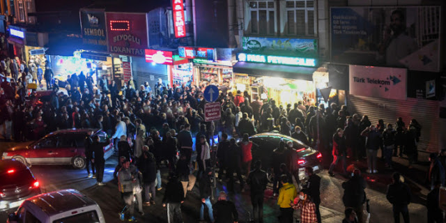 Τουρκία: Χάος μετά το ξαφνικό lockdown -Πανικός και ουρές στα καταστήματα - Φωτογραφία 2