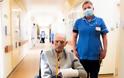 Βρετανία: 99χρονος επέζησε του Β΄ Παγκοσμίου Πολέμου, νίκησε και τον ιό