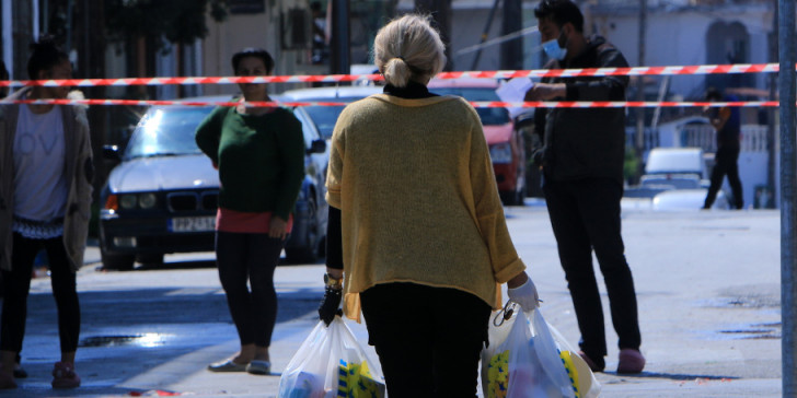 Λάρισα: Θετικά σε κορωνοϊό μόλις 4 από τα 333 άτομα που ελέγχθησαν στον οικισμό Ρομά - Φωτογραφία 1