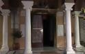 Κουκάκι: Ακόμα και μέσα στο ναό έψαξε η αστυνομία τον ιερέα -Βίντεο - Φωτογραφία 2