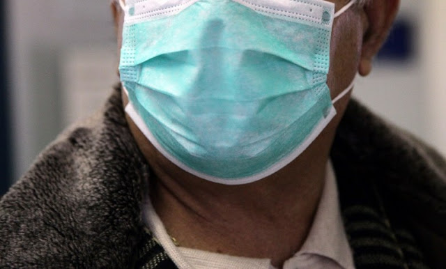 Ανατροπή, Πόσο ζει πάνω σε χειρουργικές μάσκες και στα χαρτομάντηλα - Φωτογραφία 1