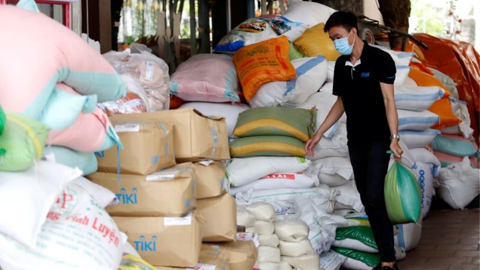 Βιετναμέζος επιχειρηματίας έφτιαξε «ΑΤΜ ρυζιού» για τους φτωχούς - Φωτογραφία 1