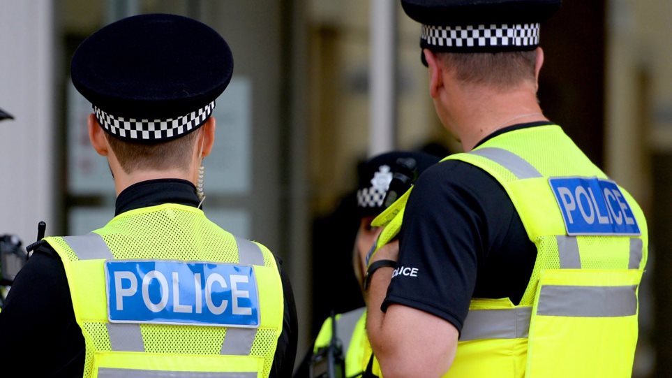 Βρετανία: Αστυνομικοί δεν δέχτηκαν τις ταυτότητες νοσηλευτών - Φωτογραφία 1