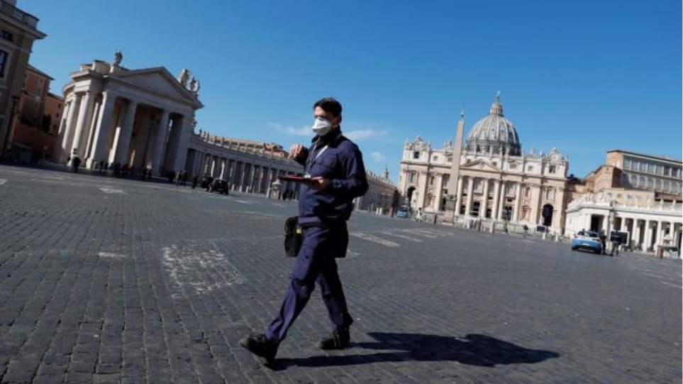 Ρώμη: Πρόστιμο 400 ευρώ σε 60χρονη που έβγαλε βόλτα τη... χελώνα της! - Φωτογραφία 1